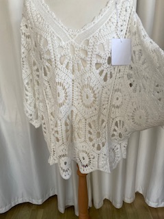 Crochet v neck/back jumper white