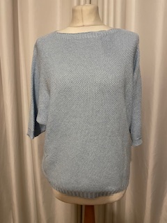 Short sleeved top fine knit pale blue